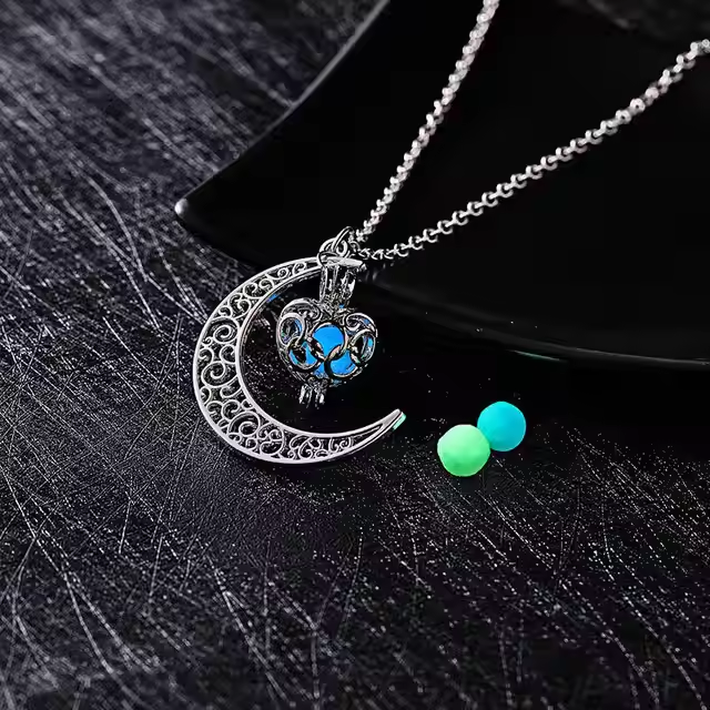 Women's Glow-in-the-Dark Necklace