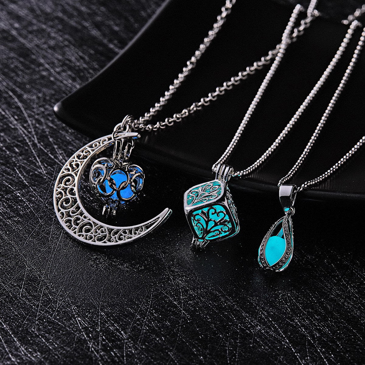 Women's Glow-in-the-Dark Necklace