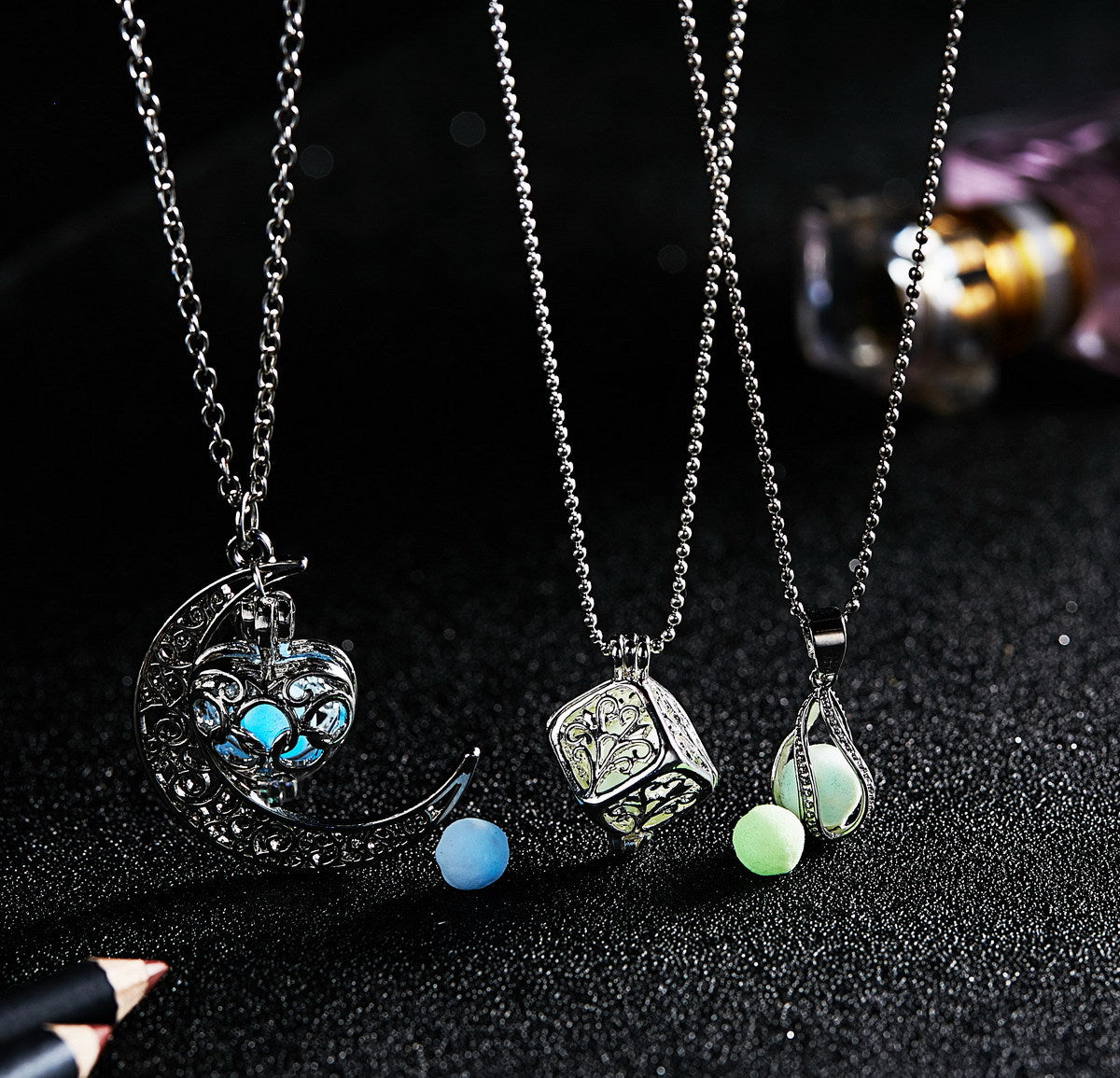 Women's Glow-in-the-Dark Necklace