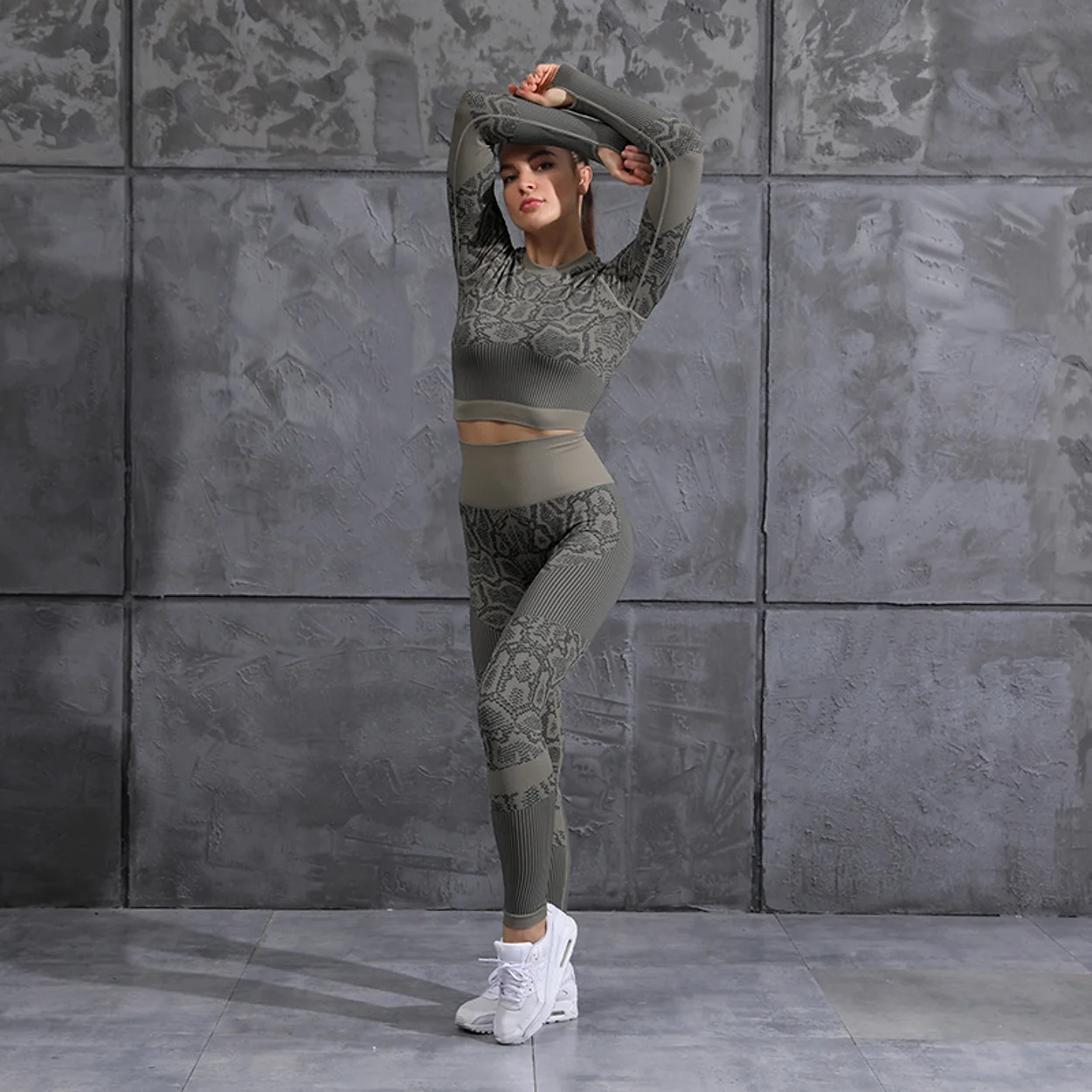 Women's Seamless Snake Printed Yoga Set - Long Sleeve Crop Top & Pants