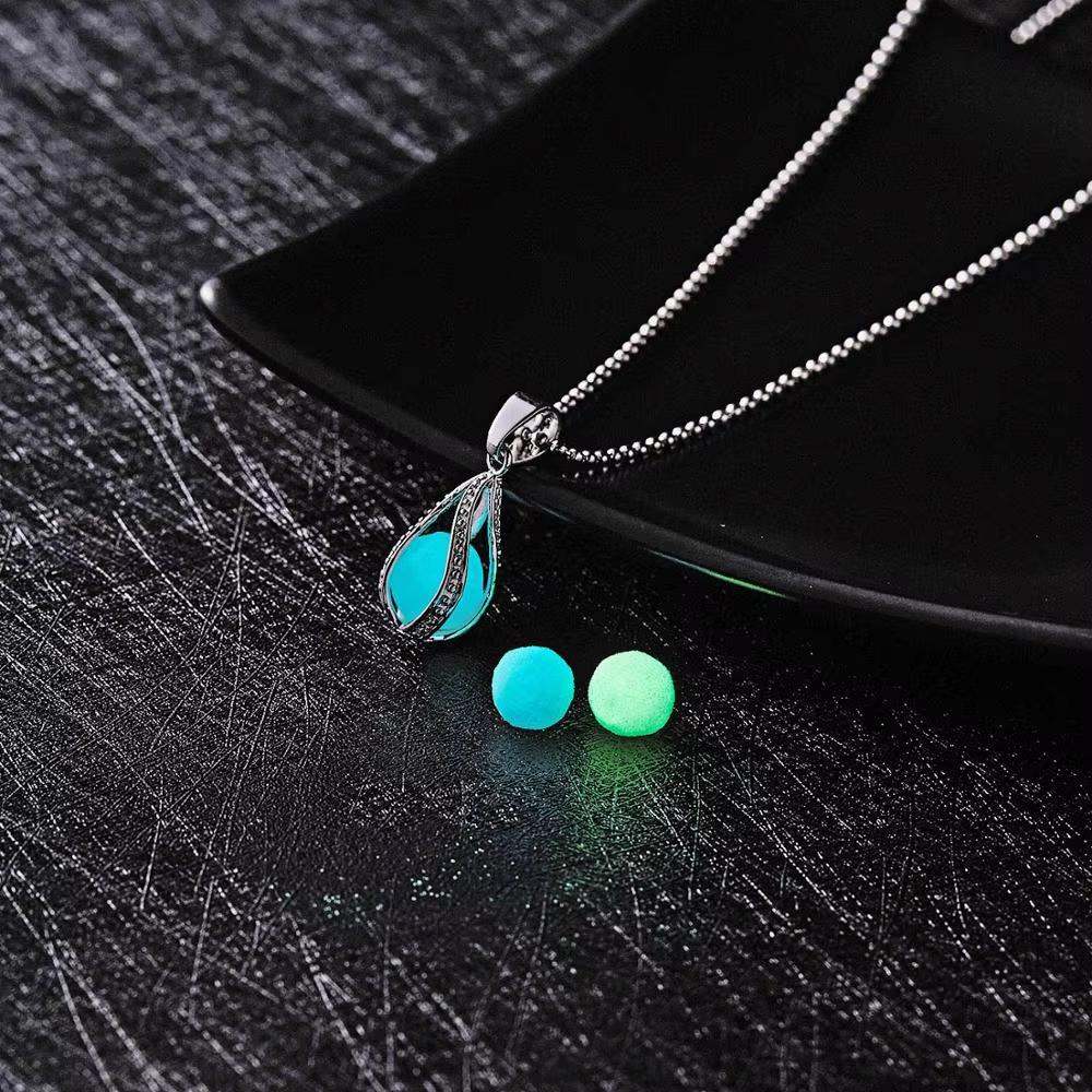 Women's Glow-in-the-Dark Necklace