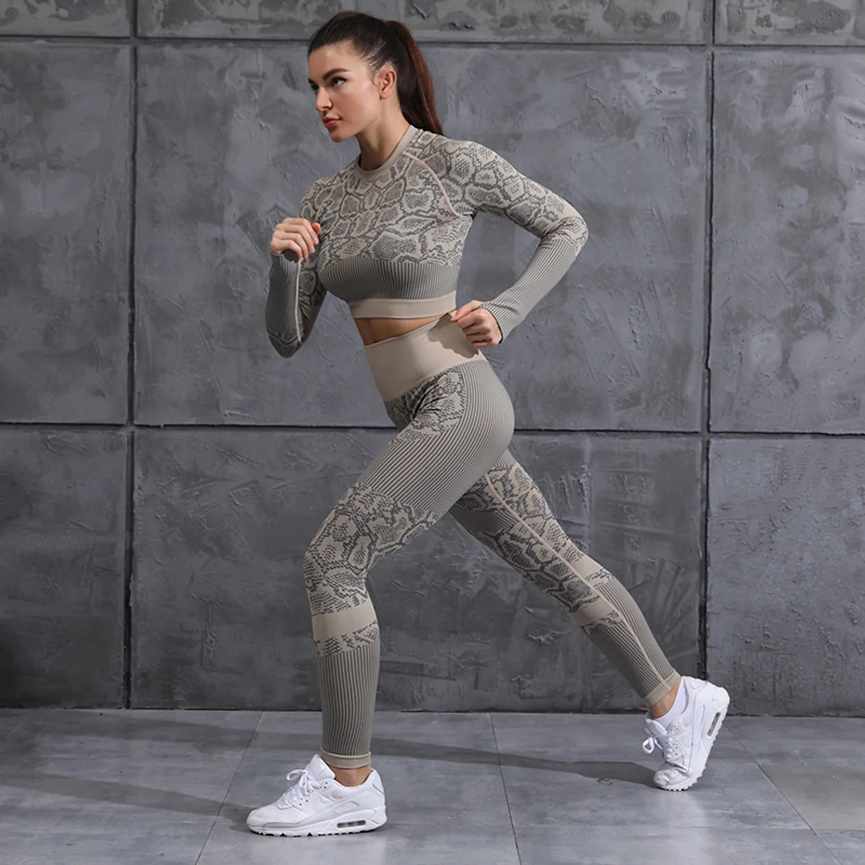 Women's Seamless Snake Printed Yoga Set - Long Sleeve Crop Top & Pants