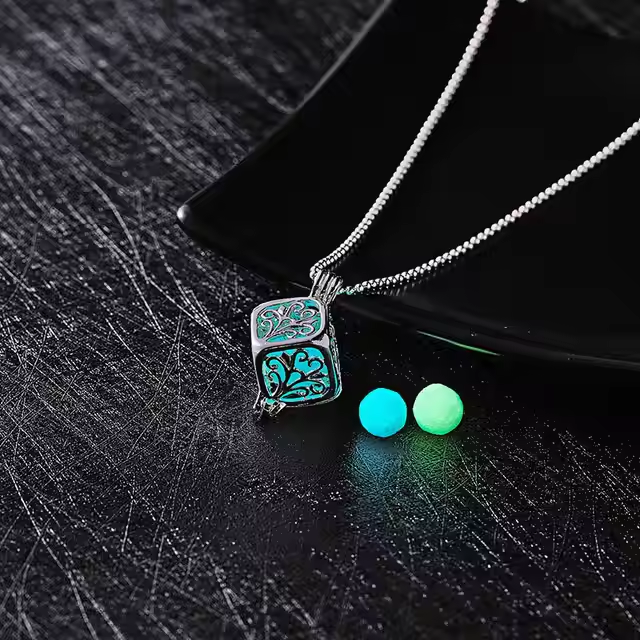 Women's Glow-in-the-Dark Necklace